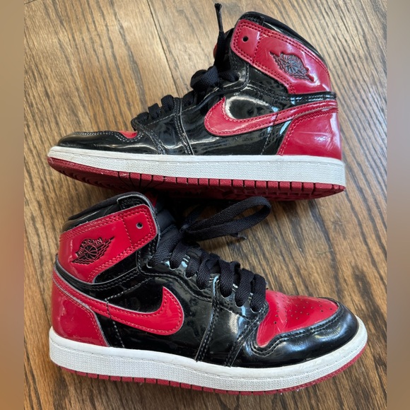 Air Jordan 1 Retro High OG “Bred Patent” Youth 1.5 (Black/Varsity Red)—Collector - Picture 1 of 16